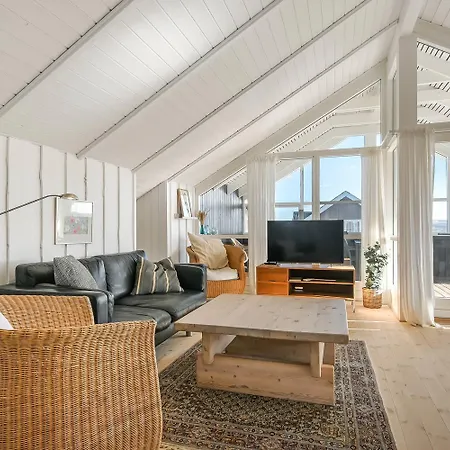 Cozy Partly Renovated Wooden Home-fjord View-sj437